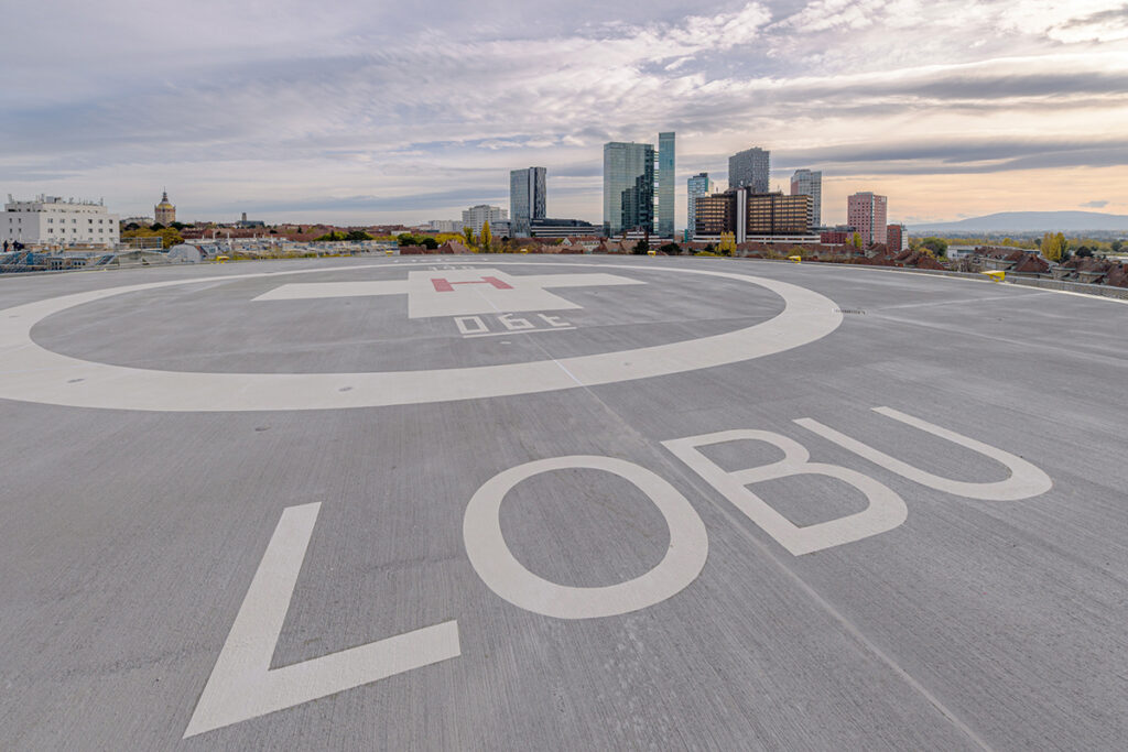 Die neue Hubschrauberlandeplattform des Traumazentrum Wien, Standort Meidling ist mit dem ICAO-Code "LOBU" gekennzeichnet. © R.Reichhart